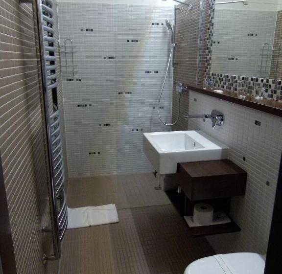 Quarto Estandar, Slunný Dvůr