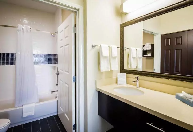 キングサイドベッドのスタンダードワンルーム, Staybridge Suites Plano   Legacy West Area, An Ihg
