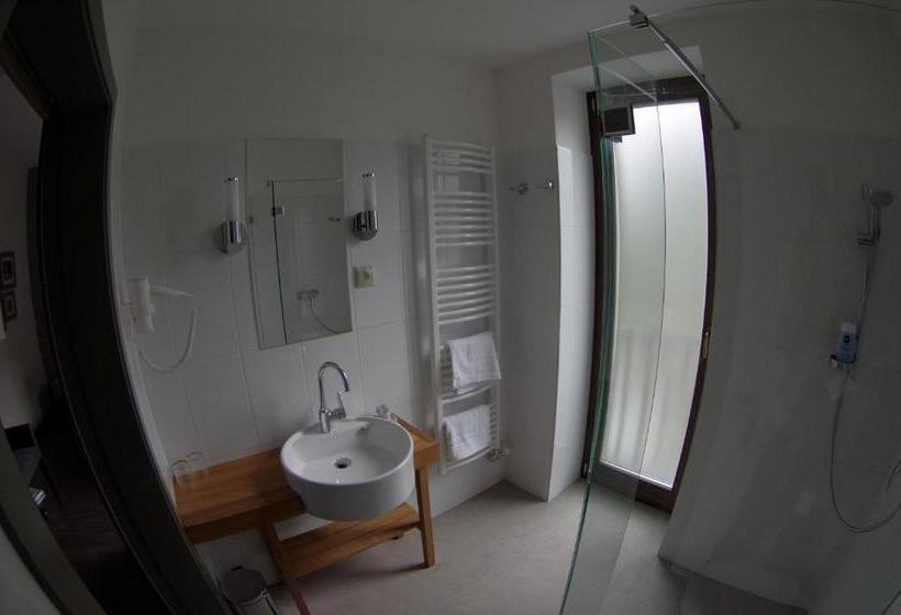 Номер Стандарт, Therapia