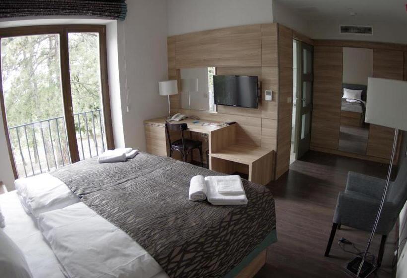 Номер Стандарт, Therapia