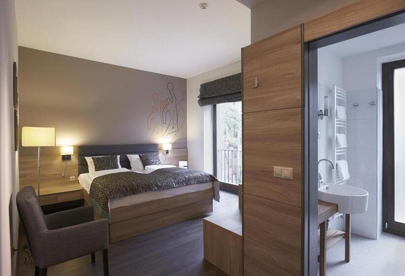 Номер Стандарт, Therapia