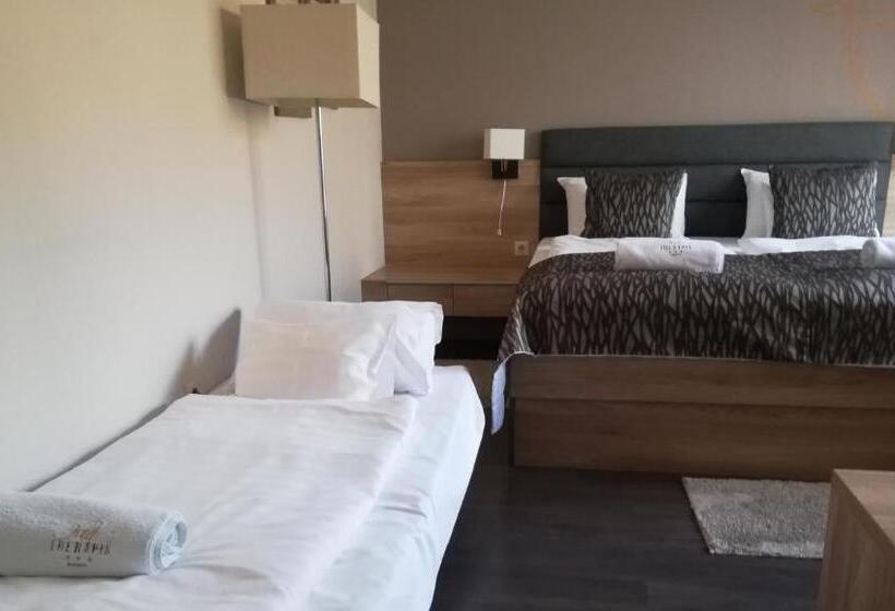 Трехместный Номер Deluxe, Therapia