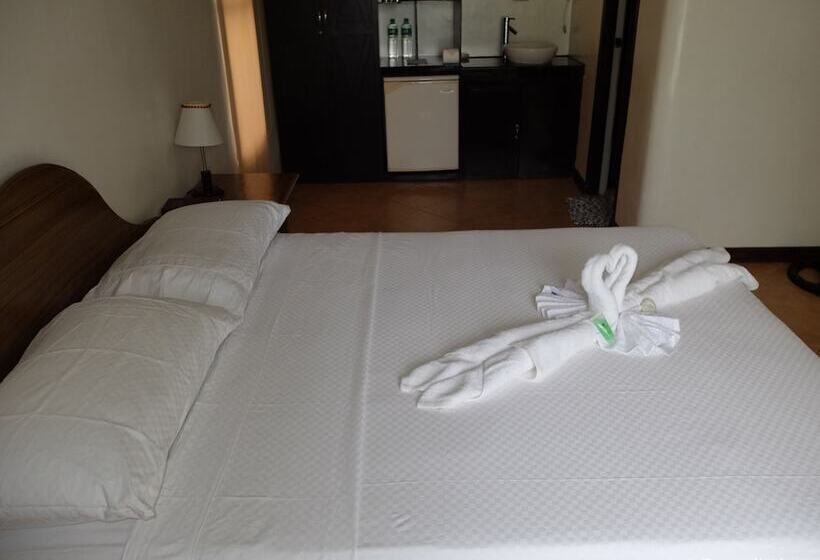 חדר משפחתי, Turtle Inn Resort