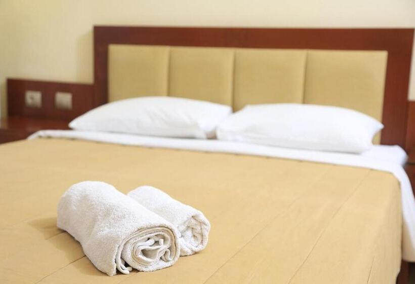 חדר סטודיו סטנדרד, Zeus