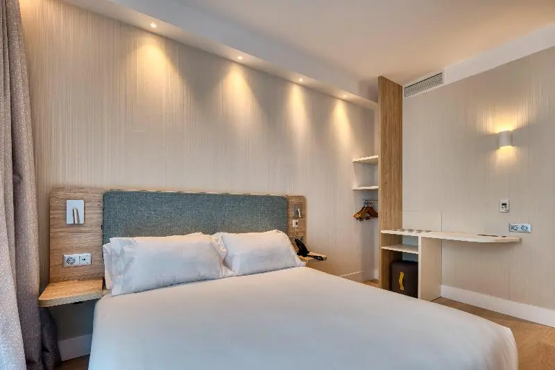 Standard-invahuone Queen-vuode, Holiday Inn Express Madrid Airport, An Ihg