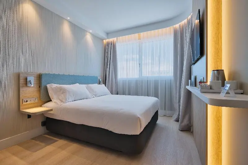 Standard-invahuone Queen-vuode, Holiday Inn Express Madrid Airport, An Ihg
