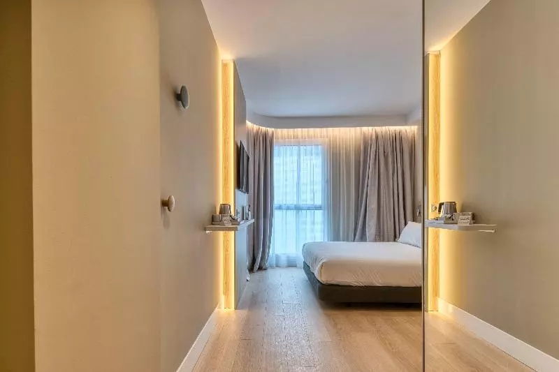 Standard-invahuone Queen-vuode, Holiday Inn Express Madrid Airport, An Ihg