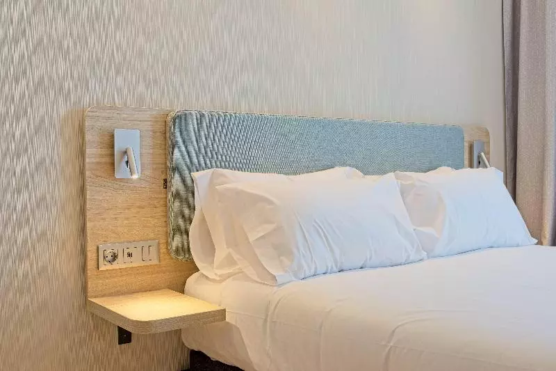 Standard-invahuone Queen-vuode, Holiday Inn Express Madrid Airport, An Ihg