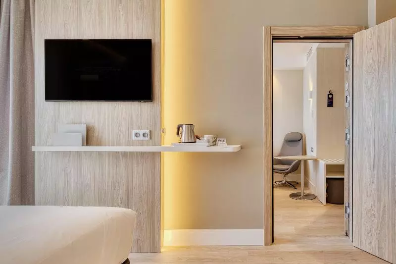 Standard-invahuone Queen-vuode, Holiday Inn Express Madrid Airport, An Ihg