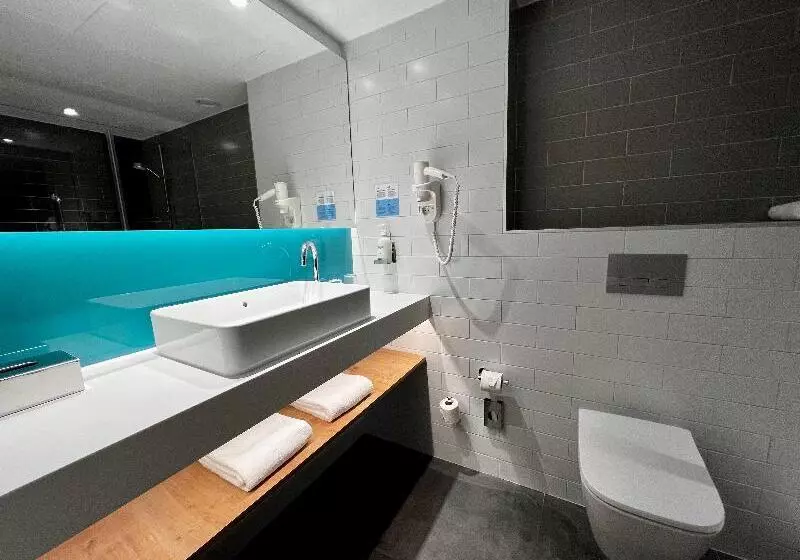 Standard-invahuone Queen-vuode, Holiday Inn Express Madrid Airport, An Ihg