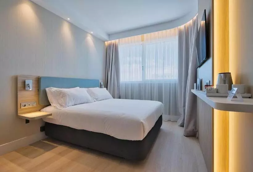 Standard-invahuone Queen-vuode, Holiday Inn Express Madrid Airport, An Ihg