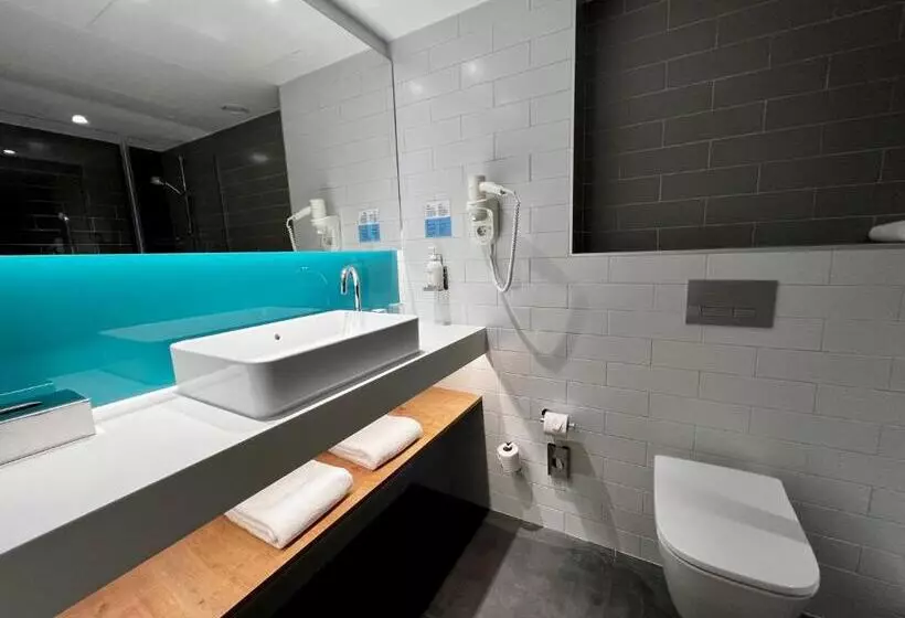 Standard-invahuone Queen-vuode, Holiday Inn Express Madrid Airport, An Ihg