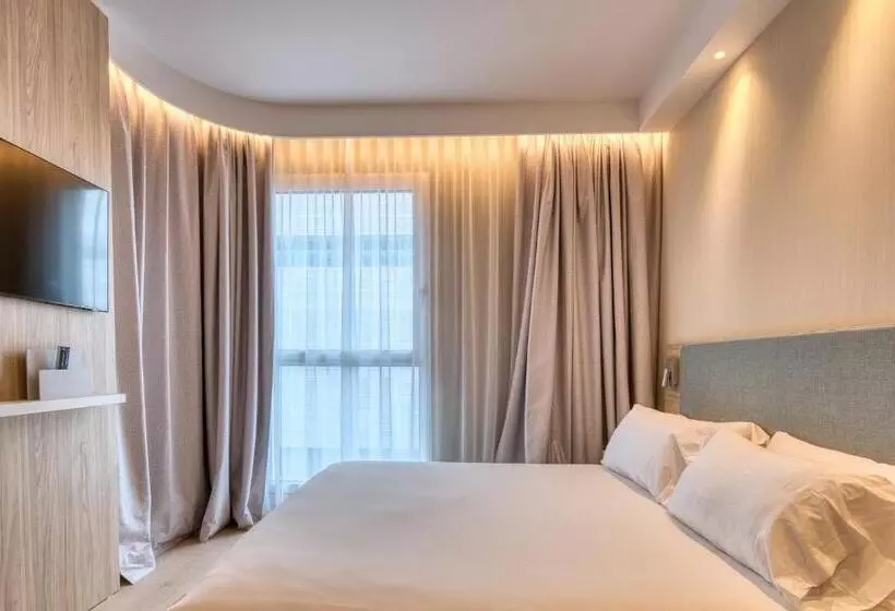 Standard-invahuone Queen-vuode, Holiday Inn Express Madrid Airport, An Ihg