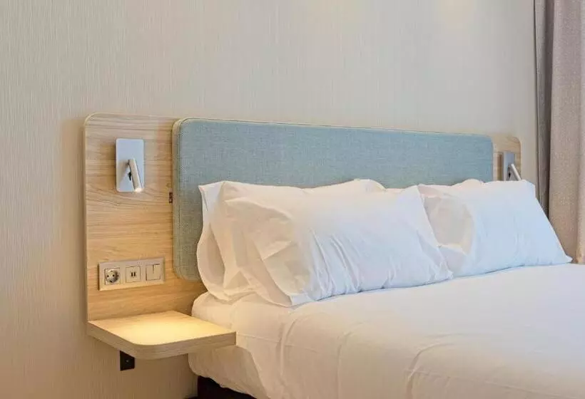 Standard-invahuone Queen-vuode, Holiday Inn Express Madrid Airport, An Ihg