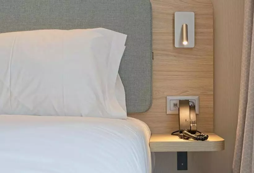 Standard-invahuone Queen-vuode, Holiday Inn Express Madrid Airport, An Ihg