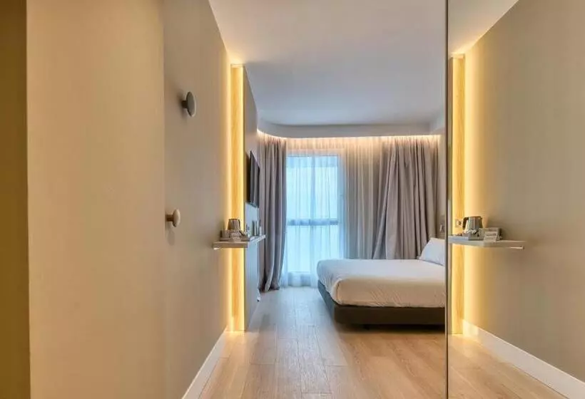 Standard-invahuone Queen-vuode, Holiday Inn Express Madrid Airport, An Ihg