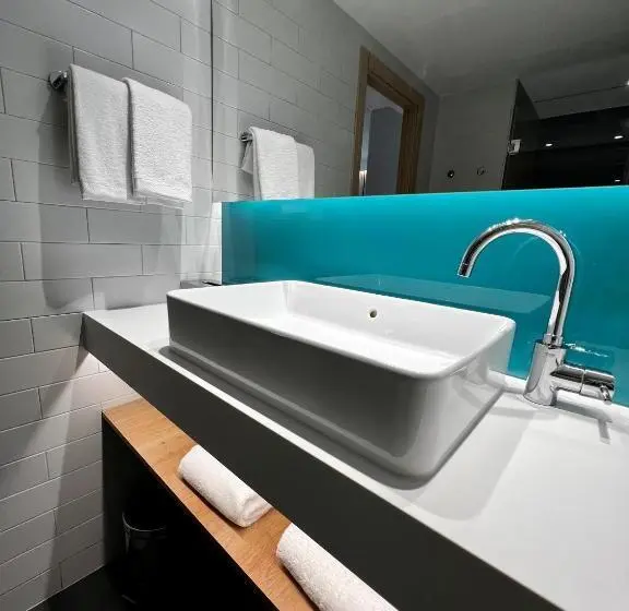 Standard-invahuone Queen-vuode, Holiday Inn Express Madrid Airport, An Ihg