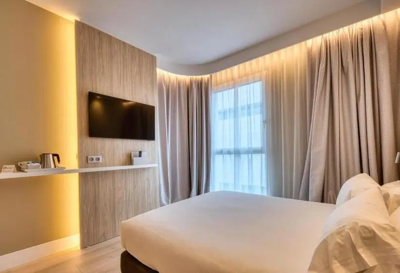 Standard-invahuone Queen-vuode, Holiday Inn Express Madrid Airport, An Ihg