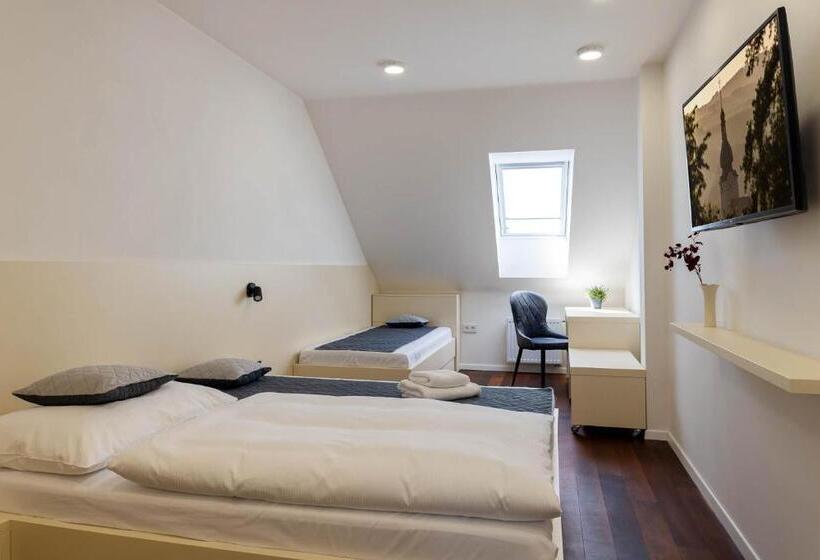 اتاق استاندارد سه نفره, Pension Chmelnice