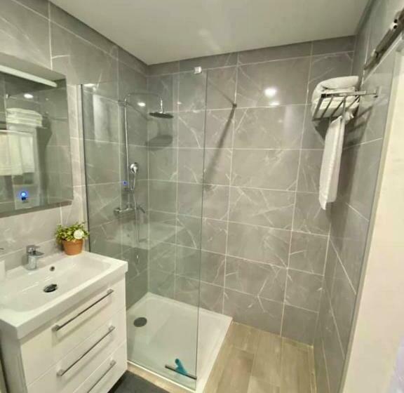 شقة غرفة نوم واحدة مزودة بشُرفة, Happy You Na Rocha 2