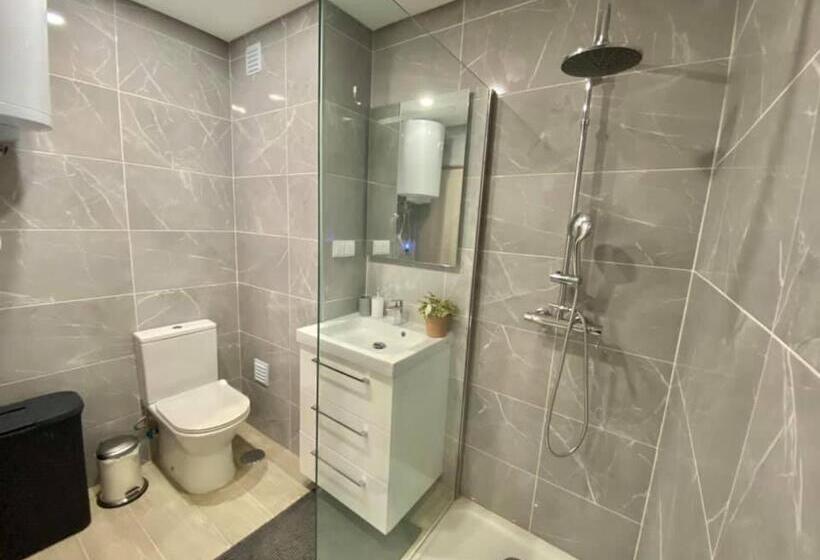 شقة غرفة نوم واحدة مزودة بشُرفة, Happy You Na Rocha 2