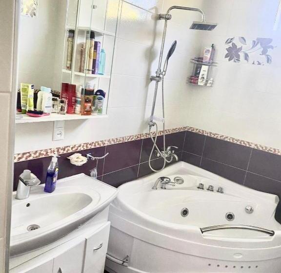 اتاق استاندارد با سرویس بهداشتی مشترک, Ekas Rosengarten