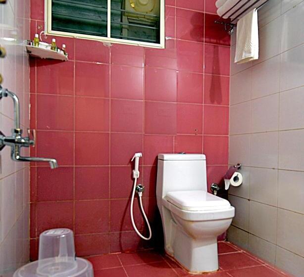 スタンダードスタジオ, Airport Bliss Boutique