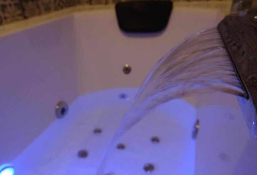جناح مزود بجاكوزى, Cozy Rooms   Bañera Hidromasaje