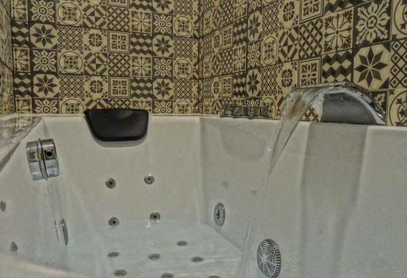 جناح مزود بجاكوزى, Cozy Rooms   Bañera Hidromasaje