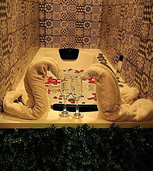 جناح مزود بجاكوزى, Cozy Rooms   Bañera Hidromasaje