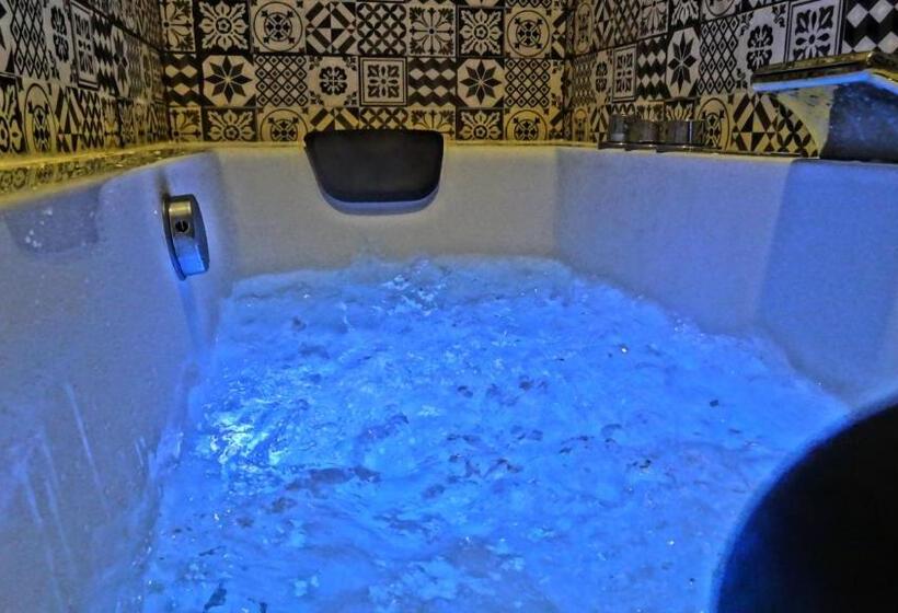 جناح مزود بجاكوزى, Cozy Rooms   Bañera Hidromasaje