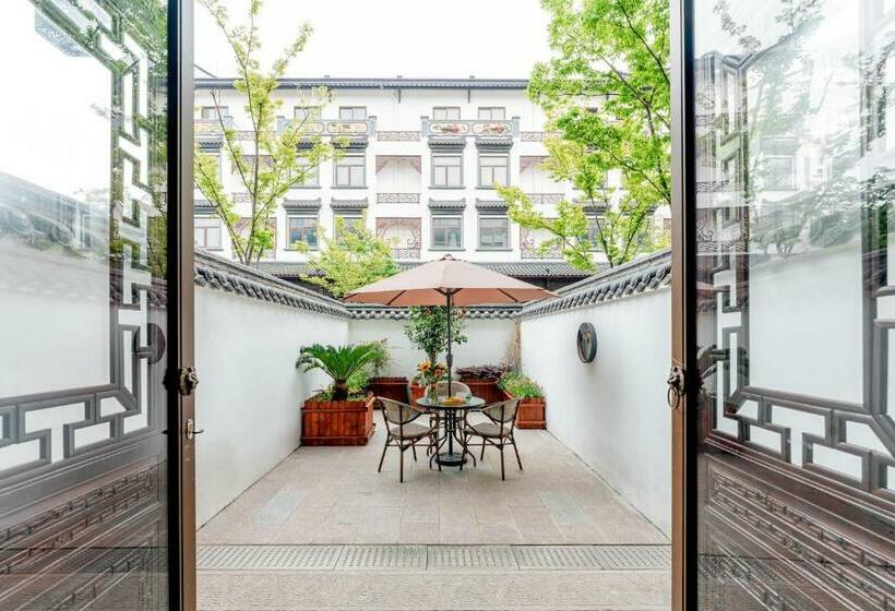 Номер Deluxe Вид на Сад, Atour Hotel Tongxiang Wuzhen