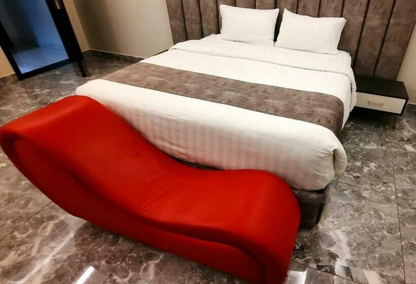 디럭스 스튜디오, جولدن نيو جوان Golden New Gewan