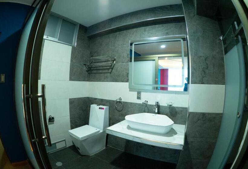غرفة عائلية, R&n Shullkas Suites
