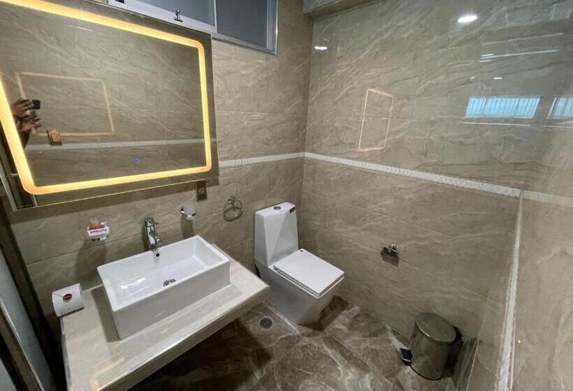 غرفة قياسية فردية, R&n Shullkas Suites