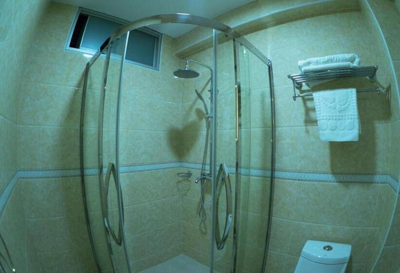غرفة قياسية فردية, R&n Shullkas Suites