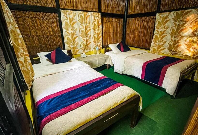 اتاق استاندارد با چشمانداز باغ, Tharu Garden, Sauraha