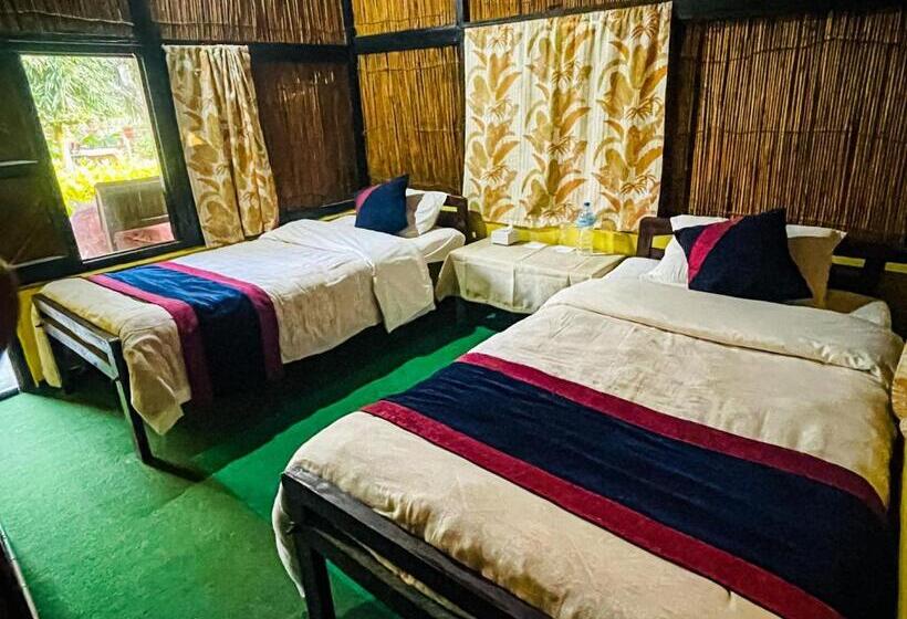 اتاق استاندارد با چشمانداز باغ, Tharu Garden, Sauraha
