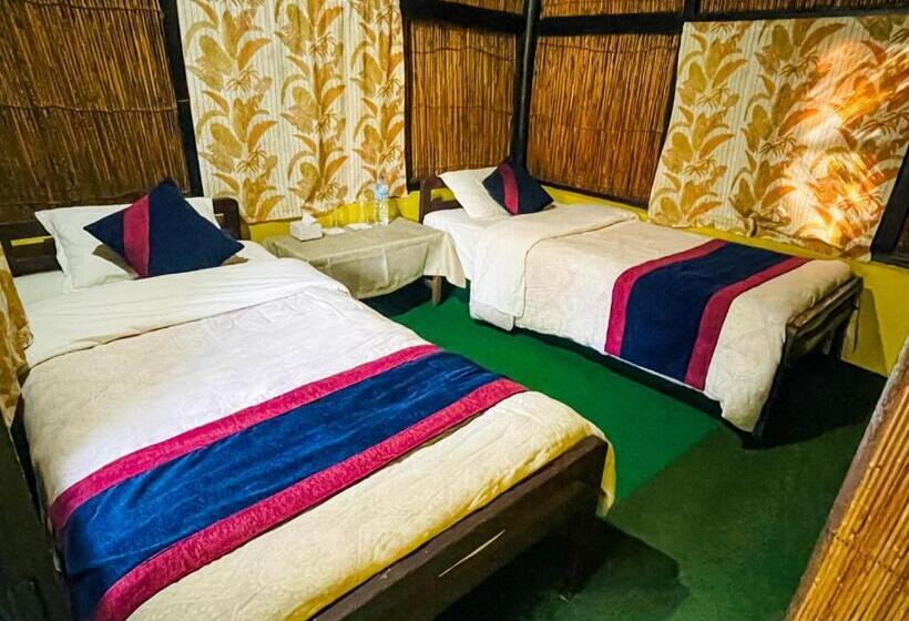 اتاق استاندارد با چشمانداز باغ, Tharu Garden, Sauraha