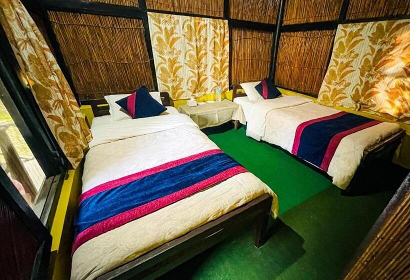 اتاق استاندارد با چشمانداز باغ, Tharu Garden, Sauraha