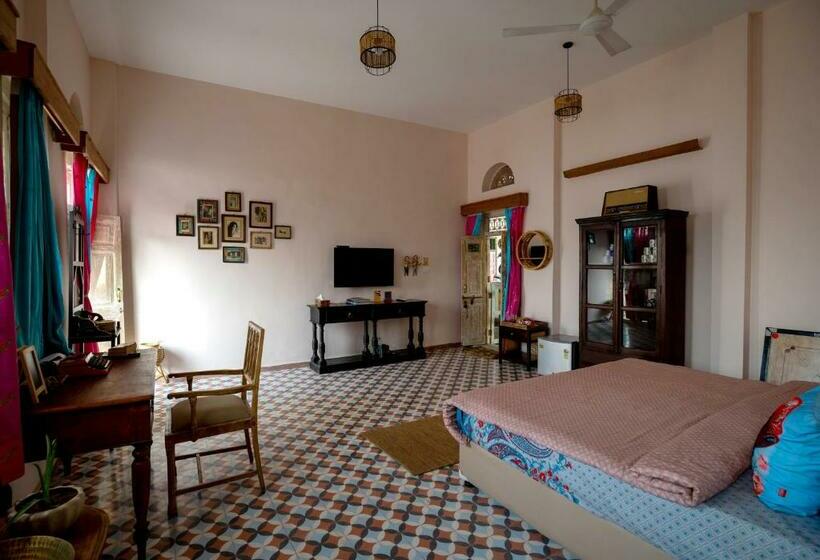 اتاق خانوادگی, Kol Pol Mohalla Boutique Stay