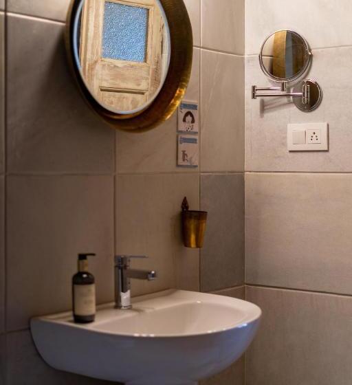 اتاق خانوادگی, Kol Pol Mohalla Boutique Stay