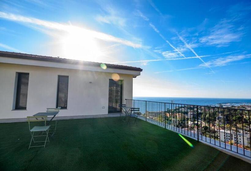 غرفة قياسية مطلّة علي البحر مزوَّدة بشُرفة, Agaves