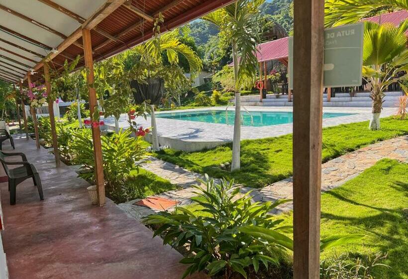 اتاق استاندارد سه تخته با چشم‌انداز استخر, Cabañas Orlando Y Más Na  Tayrona