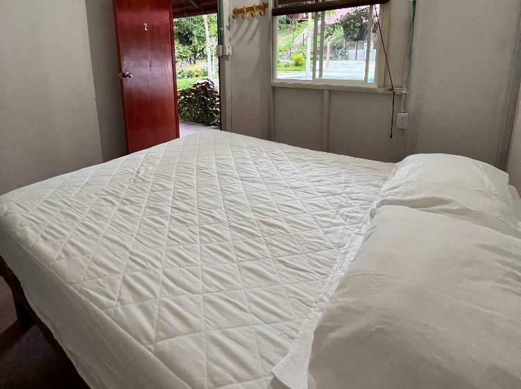 اتاق استاندارد سه تخته با چشم‌انداز استخر, Cabañas Orlando Y Más Na  Tayrona