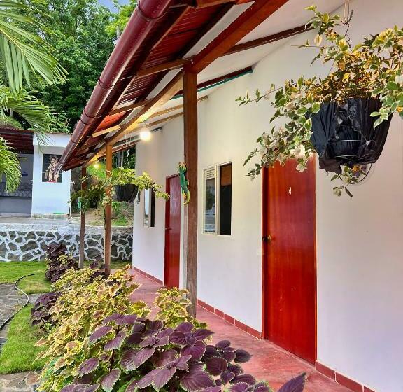 اتاق استاندارد سه تخته با چشم‌انداز استخر, Cabañas Orlando Y Más Na  Tayrona