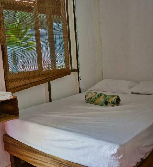 اتاق استاندارد سه تخته با چشم‌انداز استخر, Cabañas Orlando Y Más Na  Tayrona