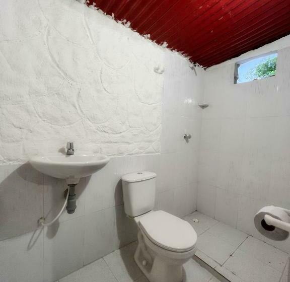 اتاق استاندارد سه تخته با چشم‌انداز استخر, Cabañas Orlando Y Más Na  Tayrona