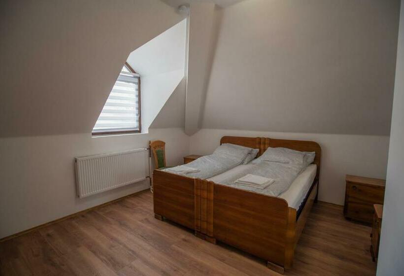 Номер Стандарт 2 Двуспальные Кровати, Reneszánsz Vendégház