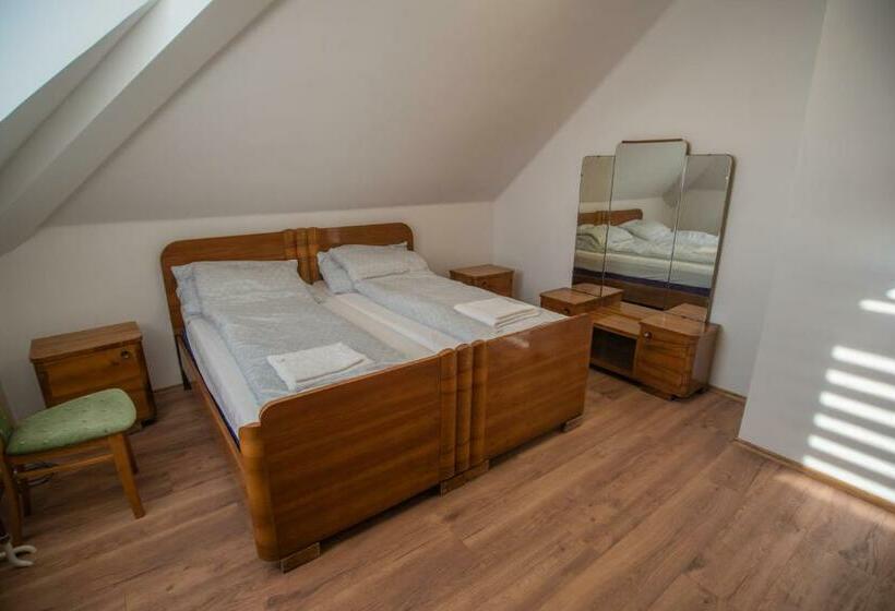 Номер Стандарт 2 Двуспальные Кровати, Reneszánsz Vendégház